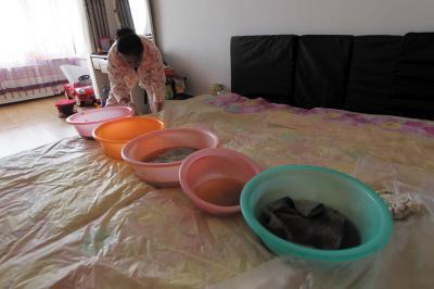 江西楼上漏水，住户失联，小区没物管，业主维权难！律师来支招……